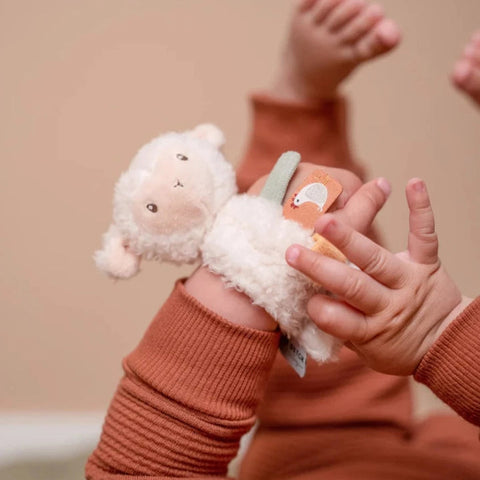 LITTLE DUTCH SHEEP WRIST RATTLE