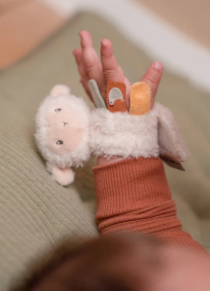 LITTLE DUTCH SHEEP WRIST RATTLE