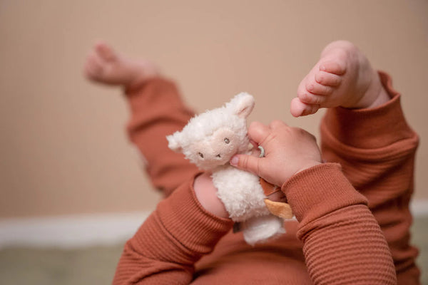 LITTLE DUTCH SHEEP WRIST RATTLE